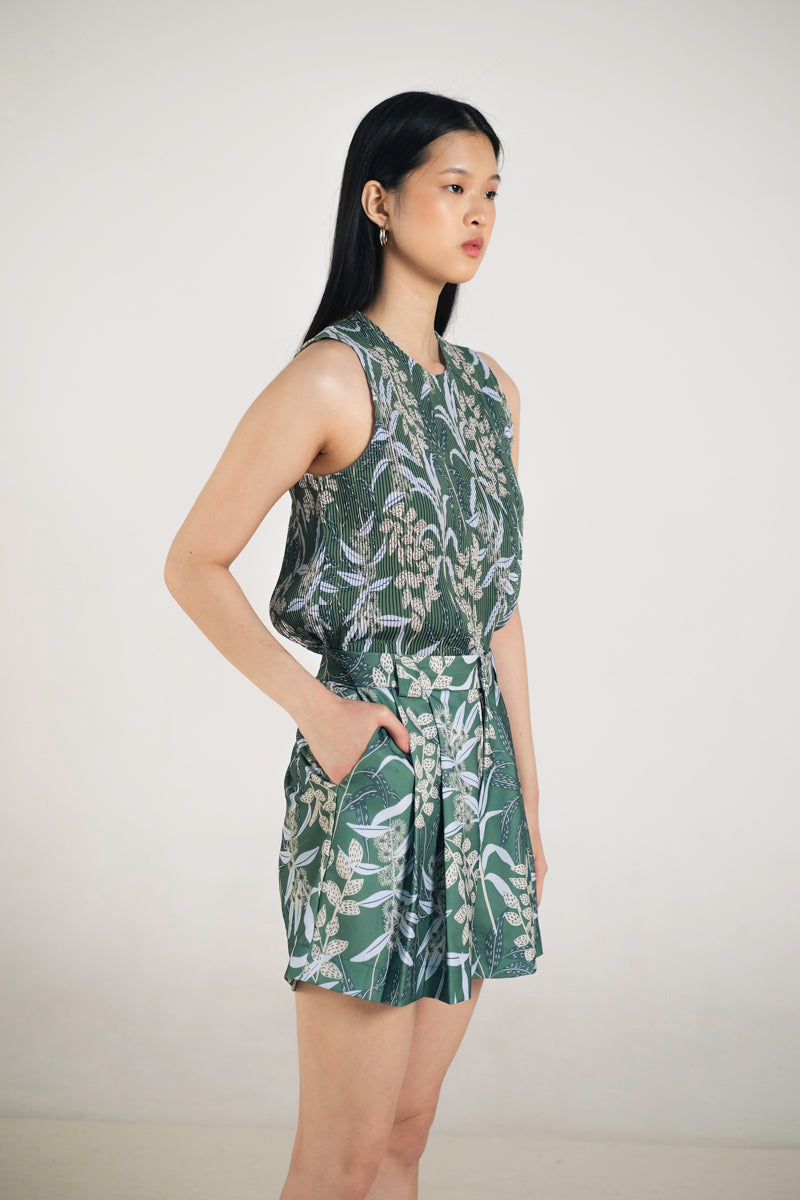 Blake Pleated Shorts in Anthurium