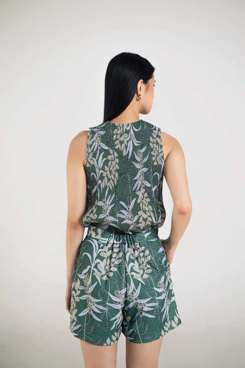 Blake Pleated Shorts in Anthurium