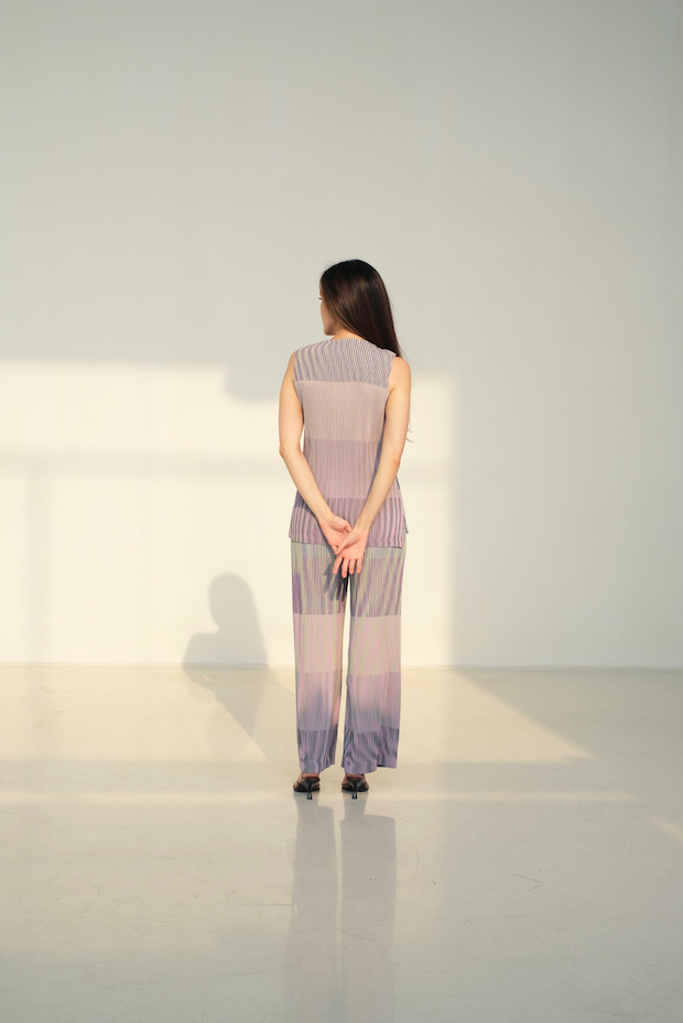 Jim pleated top in Caspi