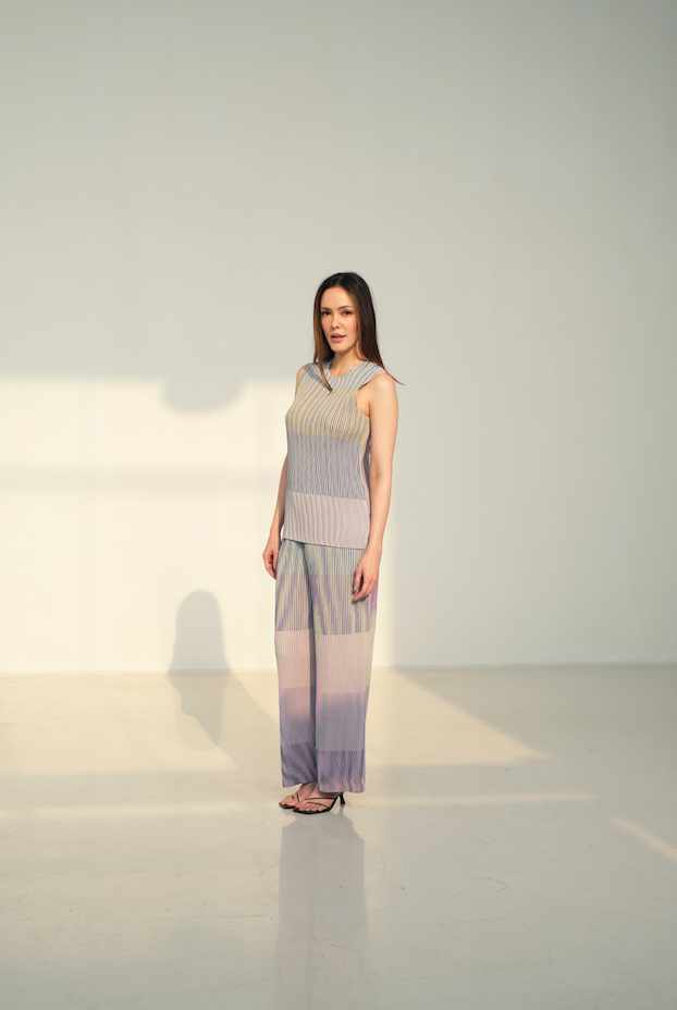 Jim pleated top in Caspi