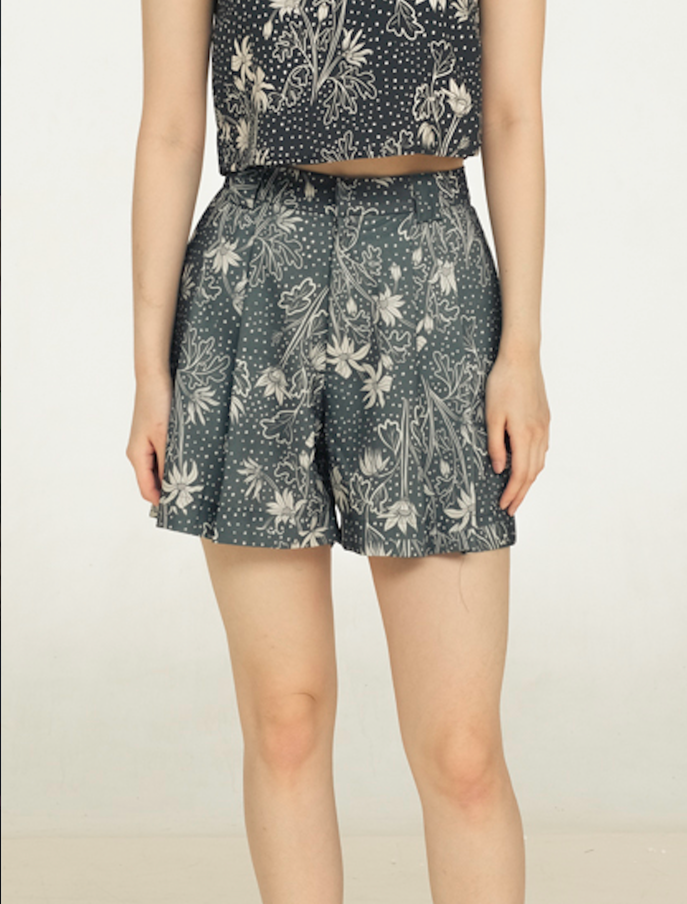 Blake Pleated Shorts in Petunia